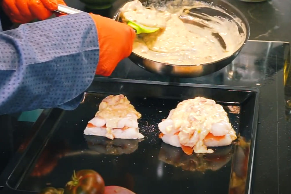 Merluza rellena de salmón y gambas. Las recetas de Jorge filetes de merluza con salmon y salsa bechamel